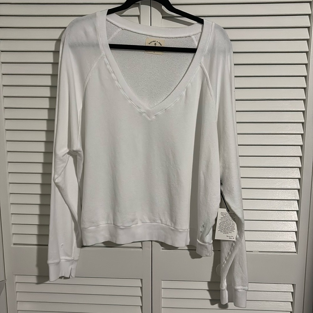 NWT Electric & Rose Distressed V Neck Sweatshirt White Large
